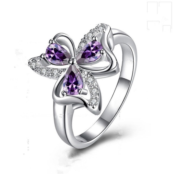 Jewelry - ➰Gorgeous Ring